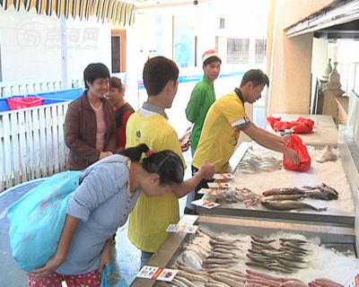 海口板桥海鲜超市进驻骑楼小吃街，打造“鲜选即烹”一站式美食体验